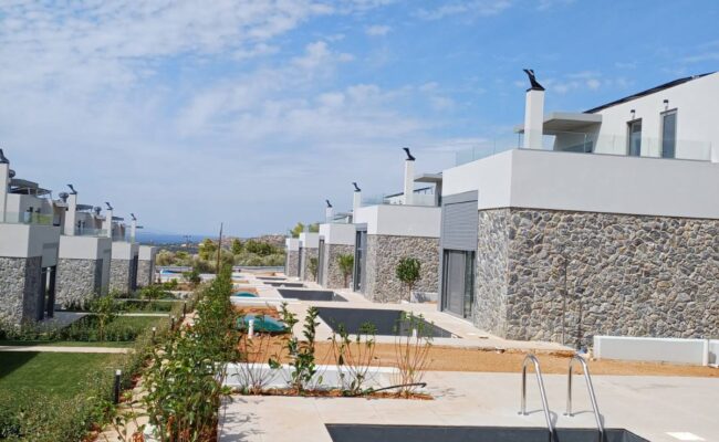 ΔΙΩΡΟΦΕΣ ΚΑΤΟΙΚΙΕΣ ΜΕ ΥΠΟΓΕΙΟ ΚΑΙ ΠΙΣΙΝΕΣ
