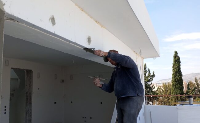 ΤΕΤΡΑΩΡΟΦΗ ΟΙΚΟΔΟΜΗ ΜΕ ΠΥΛΩΤΗ ΚΑΙ ΔΩΜΑ