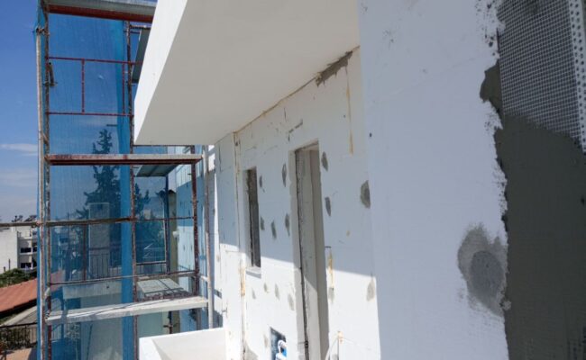 ΤΕΤΡΑΩΡΟΦΗ ΟΙΚΟΔΟΜΗ ΜΕ ΠΥΛΩΤΗ ΚΑΙ ΔΩΜΑ